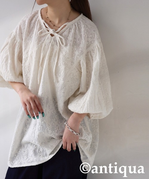 antiqua(アンティカ)の「ペイズリー刺繍ブラウス(シャツ/ブラウス・レディース・ブルー/ライトグリーン/オフホワイト/ブラック・ONESIZE)」の2枚目の写真