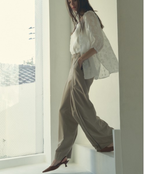Muel Chic(ミュエルシック)の「Adela pearl 2way blouse アデラパール2wayブラウス(シャツ/ブラウス・レディース・オフホワイト/ブラック/クリアブルー・FREE)」の13枚目の写真