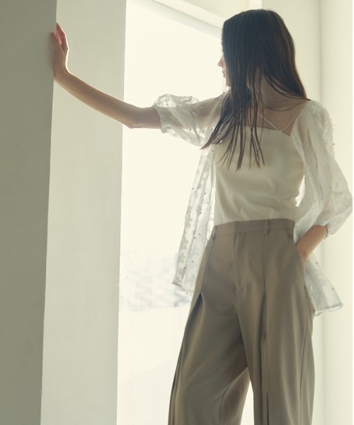 Muel Chic(ミュエルシック)の「Adela pearl 2way blouse アデラパール2wayブラウス(シャツ/ブラウス・レディース・オフホワイト/ブラック/クリアブルー・FREE)」の12枚目の写真
