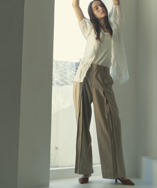 Muel Chic(ミュエルシック)の「Adela pearl 2way blouse アデラパール2wayブラウス(シャツ/ブラウス・レディース・オフホワイト/ブラック/クリアブルー・FREE)」の15枚目の写真