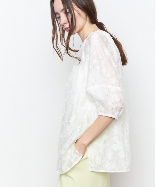 Muel Chic(ミュエルシック)の「Adela pearl 2way blouse アデラパール2wayブラウス(シャツ/ブラウス・レディース・オフホワイト/ブラック/クリアブルー・FREE)」の17枚目の写真