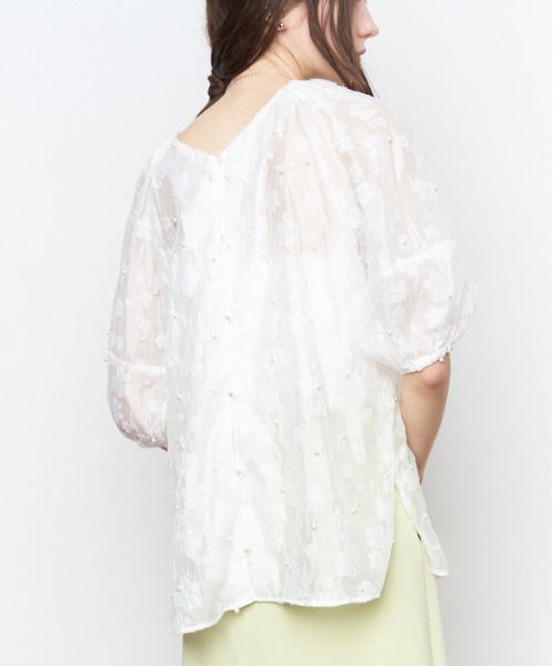 Muel Chic(ミュエルシック)の「Adela pearl 2way blouse アデラパール2wayブラウス(シャツ/ブラウス・レディース・オフホワイト/ブラック/クリアブルー・FREE)」の6枚目の写真