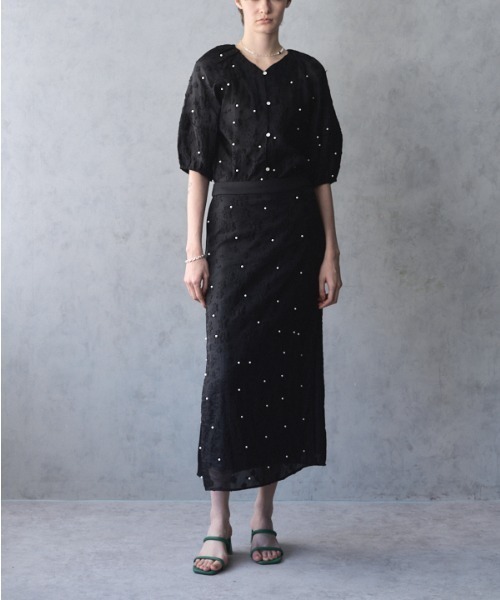 Muel Chic(ミュエルシック)の「Adela pearl 2way blouse アデラパール2wayブラウス(シャツ/ブラウス・レディース・オフホワイト/ブラック/クリアブルー・FREE)」の21枚目の写真