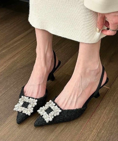 Forcement(フォースメント)の「ビジュー付きバックストラップツイードパンプス(パンプス・レディース・ホワイト/ブラック/グリーン・24.5cm/25cm/22cm/22.5cm/23cm/23.5cm/24cm)」の2枚目の写真
