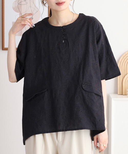 Emago(イマゴ)の「EMAGO レモンとオレンジ総柄刺繍ブラウス(シャツ/ブラウス・レディース・スミクロ/ホワイト/ホワイト×ブラック・FREE)」の5枚目の写真