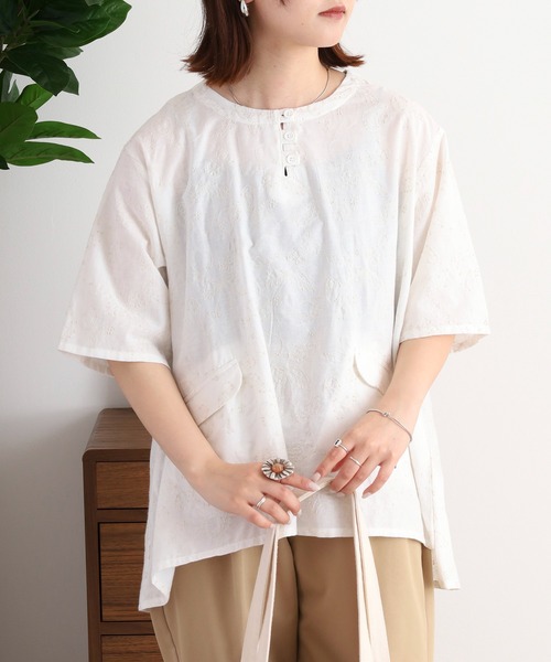 Emago(イマゴ)の「EMAGO レモンとオレンジ総柄刺繍ブラウス(シャツ/ブラウス・レディース・スミクロ/ホワイト/ホワイト×ブラック・FREE)」の9枚目の写真
