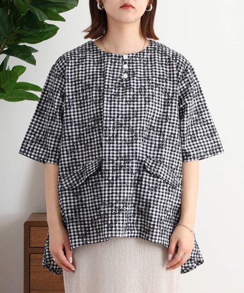 Emago(イマゴ)の「EMAGO レモンとオレンジ総柄刺繍ブラウス(シャツ/ブラウス・レディース・スミクロ/ホワイト/ホワイト×ブラック・FREE)」の12枚目の写真