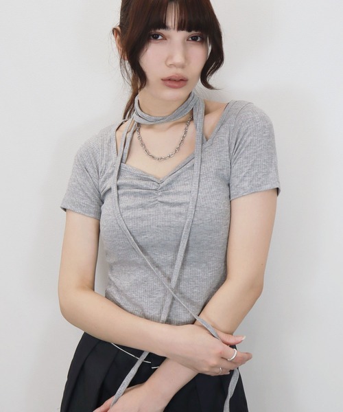 Reurie'(レウリィ)の「【ZOZO限定】リブチョーカートップ/rib choker top 半袖 カットソー リボン ホワイト グレー ブラック アレンジ カジュアル(Tシャツ/カットソー・レディース・グレー/ブラック/ホワイト・FREE)」の5枚目の写真