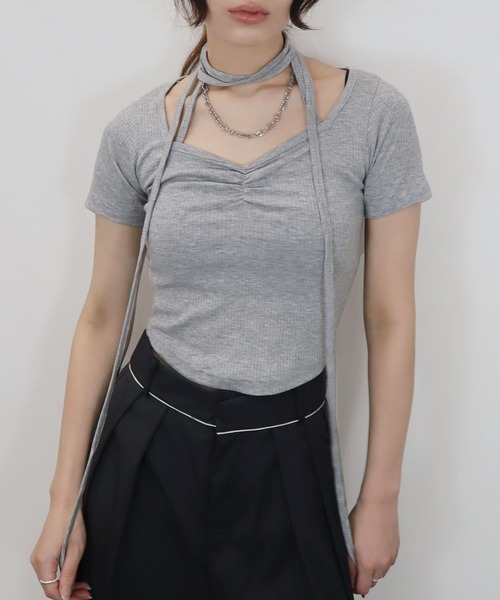 Reurie'(レウリィ)の「【ZOZO限定】リブチョーカートップ/rib choker top 半袖 カットソー リボン ホワイト グレー ブラック アレンジ カジュアル(Tシャツ/カットソー・レディース・グレー/ブラック/ホワイト・FREE)」の6枚目の写真