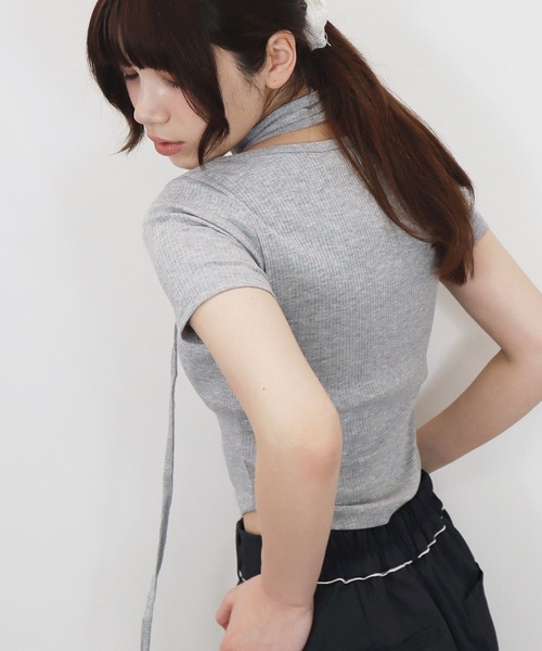 Reurie'(レウリィ)の「【ZOZO限定】リブチョーカートップ/rib choker top 半袖 カットソー リボン ホワイト グレー ブラック アレンジ カジュアル(Tシャツ/カットソー・レディース・グレー/ブラック/ホワイト・FREE)」の17枚目の写真
