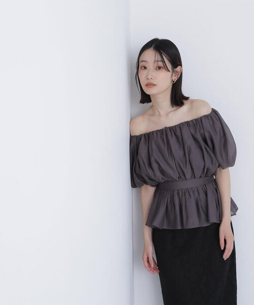 NATURAL BEAUTY BASIC（ナチュラルビューティーベーシック）の「◇シアーギャザーペプラムブラウス（シャツ/ブラウス・レディース・ダークブラウン/ベージュ/ラベンダー/チャコールグレー/オフホワイト・SMALL/MEDIUM）」の8枚目の写真