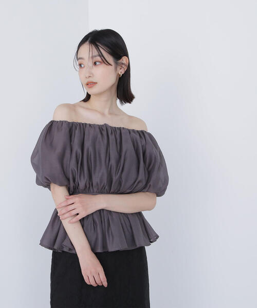 NATURAL BEAUTY BASIC（ナチュラルビューティーベーシック）の「◇シアーギャザーペプラムブラウス（シャツ/ブラウス・レディース・ダークブラウン/ベージュ/ラベンダー/チャコールグレー/オフホワイト・SMALL/MEDIUM）」の12枚目の写真