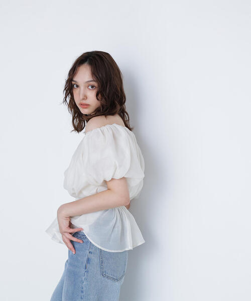 NATURAL BEAUTY BASIC（ナチュラルビューティーベーシック）の「◇シアーギャザーペプラムブラウス（シャツ/ブラウス・レディース・ダークブラウン/ベージュ/ラベンダー/チャコールグレー/オフホワイト・SMALL/MEDIUM）」の17枚目の写真