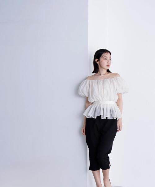 NATURAL BEAUTY BASIC（ナチュラルビューティーベーシック）の「◇シアーギャザーペプラムブラウス（シャツ/ブラウス・レディース・ダークブラウン/ベージュ/ラベンダー/チャコールグレー/オフホワイト・SMALL/MEDIUM）」の21枚目の写真