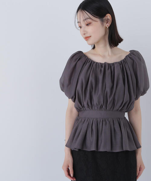 NATURAL BEAUTY BASIC（ナチュラルビューティーベーシック）の「◇シアーギャザーペプラムブラウス（シャツ/ブラウス・レディース・ダークブラウン/ベージュ/ラベンダー/チャコールグレー/オフホワイト・SMALL/MEDIUM）」の3枚目の写真