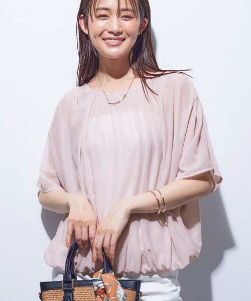 INDIVI(インディヴィ)の「【洗える/体型カバー】シャーリングシアートップス(Tシャツ/カットソー・レディース・ピンク/チャコールグレー/ホワイト/ブラック/ブルー系5・38/34/05/15 /13)」の5枚目の写真