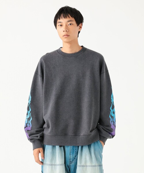 BEAMS（ビームス）の「ワイドショートフィット ファイヤーアーム クルースウェット（スウェット・メンズ・ブラック/ホワイト・S/M/L/XL）」の8枚目の写真