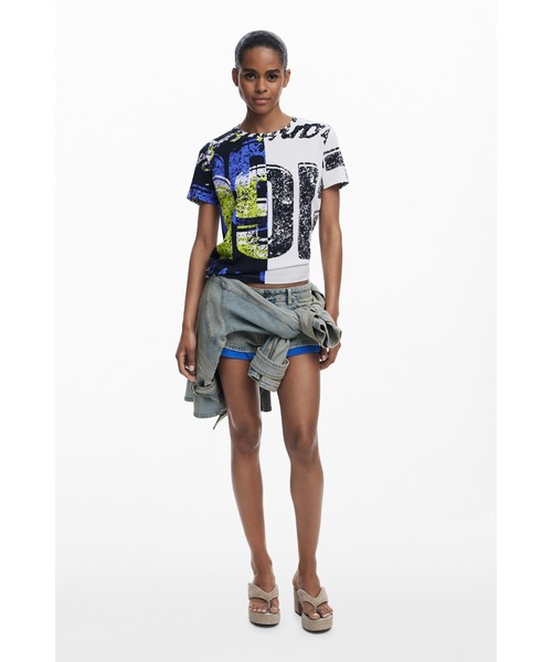 Desigual（デシグアル）の「グラフィティロゴ ミニ丈Tシャツ　ブラック（Tシャツ/カットソー・レディース・ブラック・XS/S/M/L/XL）」の4枚目の写真