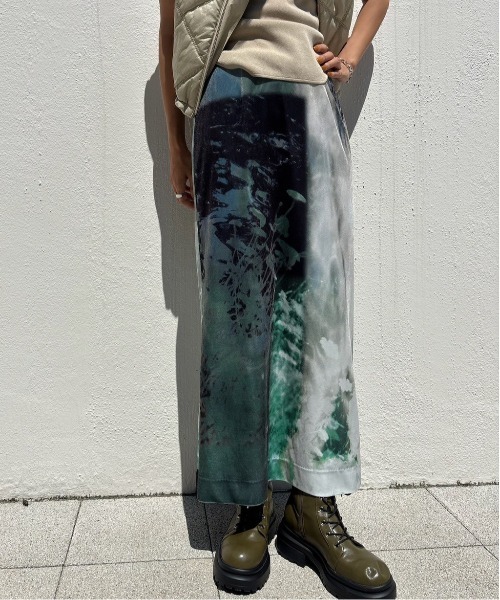 Ameri(アメリ)の「Silvia Conde Olivan×Ameri VELOUR SKIRT(スカート・レディース・グリーン/マルチ・SMALL/MEDIUM)」の21枚目の写真