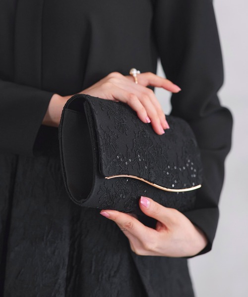 RUIRUE BOUTIQUE(ルイルエブティック)の「2way スパンコール レース 刺繍 パーティーバッグ | レディース 結婚式 パーティー オケージョン 冠婚葬祭 セレモニー フォーマル お呼ばれ クラッチバッグ ショルダーバッグ(クラッチバッグ・レディース・ベージュ/ブラック・FREE)」の4枚目の写真