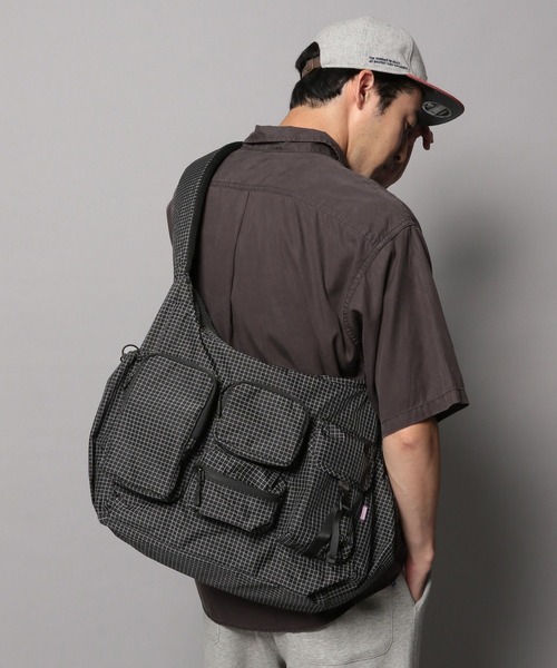 BAYFLOW(ベイフロー)の「【BUDDIES Dept.】マルチポケットショルダーバッグ(ショルダーバッグ・メンズ・ブラック/ブラック系その他・FREE)」の2枚目の写真
