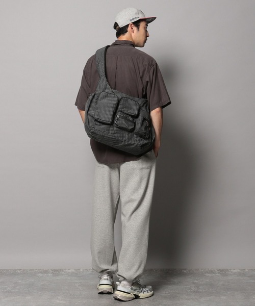 BAYFLOW(ベイフロー)の「【BUDDIES Dept.】マルチポケットショルダーバッグ(ショルダーバッグ・メンズ・ブラック/ブラック系その他・FREE)」の4枚目の写真