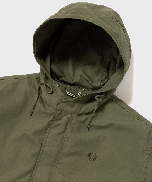 FRED PERRY（フレッドペリー）の「Oversized Fishtail Parka Jacket／オーバーサイズフィッシュテイルパーカジャケット（モッズコート・メンズ・ブラック/ダークグリーン・M/S/XS）」の12枚目の写真
