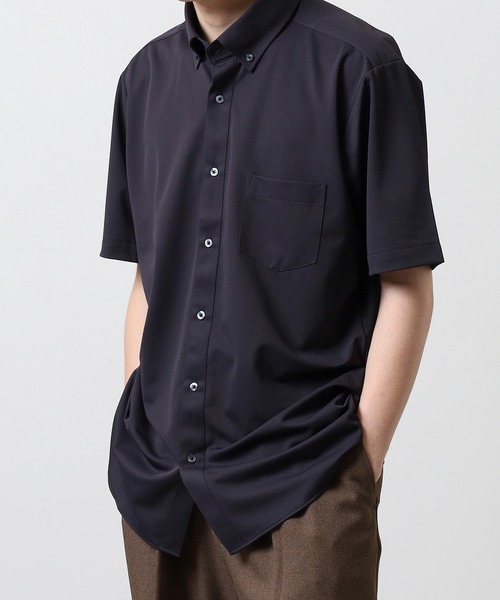 Ree&Mee（リーアンドミー）の「Ree&Mee ノーアイロン 吸水速乾 ビジカジ ボタンダウン 半袖 シャツ（ビジネスシャツ・メンズ・ブラック/ネイビー/オフホワイト・LL/M/L）」の10枚目の写真