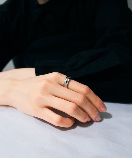 Jewel closet by L&Co.(ジュエルクローゼットバイエルアンドコー)の「プラチナ リング(リング・レディース・プラチナム・15号/13号/11号)」の2枚目の写真