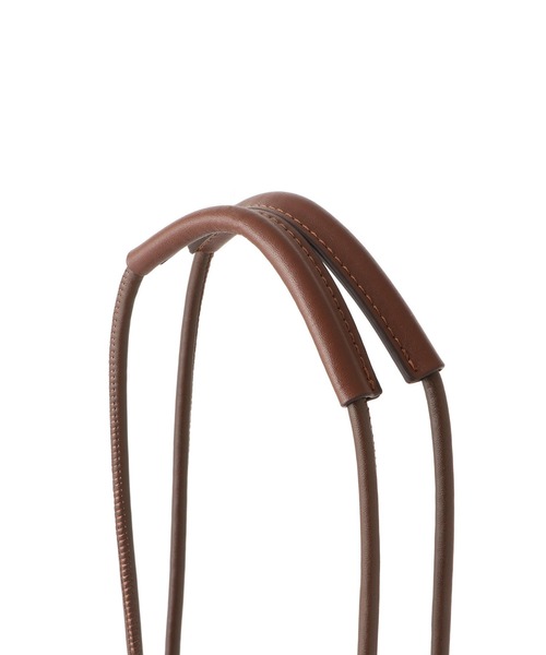 ADAM ET ROPE'（アダムエロペ）の「【サステナブル】アーティフシャルレザー巾着バッグ（ショルダーバッグ・レディース・ブラック/レンガ・FREE）」の15枚目の写真