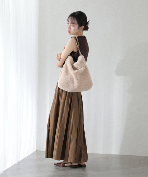 La TOTALITE(ラトータリテ)の「VIOLAd’ORO / ヴィオラドーロ エコファーバッグ 34*34cm(ショルダーバッグ・レディース・アイボリー/ブラウン・FREE)」の9枚目の写真