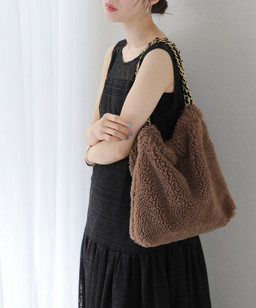 La TOTALITE(ラトータリテ)の「VIOLAd’ORO / ヴィオラドーロ エコファーバッグ 34*34cm(ショルダーバッグ・レディース・アイボリー/ブラウン・FREE)」の18枚目の写真