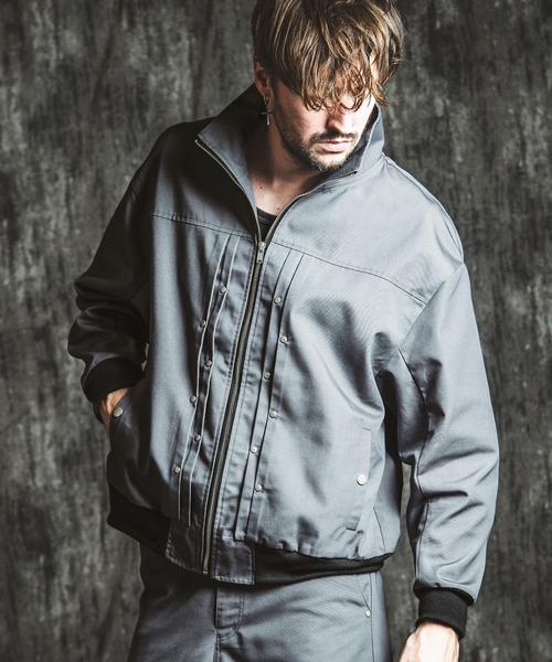 NO ID.（ノーアイディ）の「【NO ID.】Rivet Big Track Blouson / リベット ビッグ トラック ブルゾン（ブルゾン・メンズ・ブラック/グレー・ONE SIZE）」の2枚目の写真