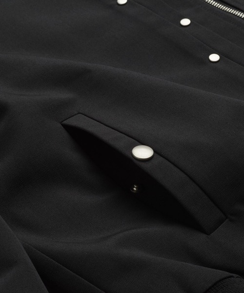 NO ID.（ノーアイディ）の「【NO ID.】Rivet Big Track Blouson / リベット ビッグ トラック ブルゾン（ブルゾン・メンズ・ブラック/グレー・ONE SIZE）」の4枚目の写真