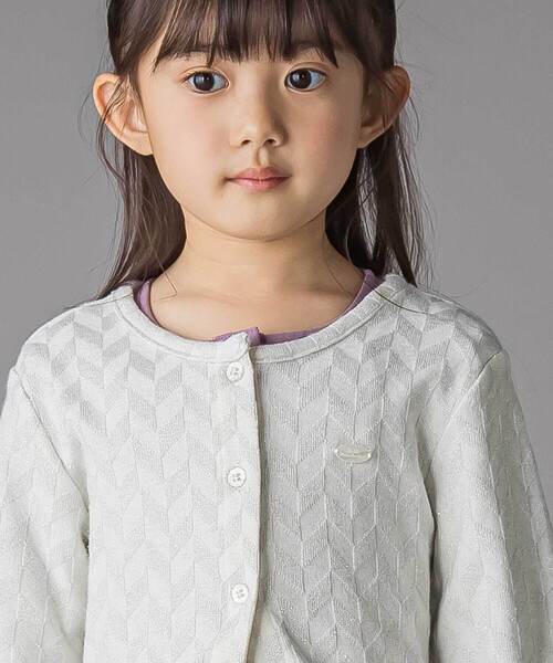 BeBe Petits Pois Vert（ベベプチポワヴェール）の「ヘリンボーンラメニットカーディガン（カーディガン/ボレロ・キッズ・グレー/オフホワイト・100cm/110cm/130cm/120cm/140cm/150cm）」の16枚目の写真