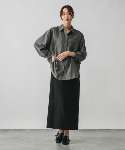 GLOBAL WORK（グローバルワーク）の「ピーチサテンシャツ長袖/580827（シャツ/ブラウス・レディース・キャメル/スミクロ/グレイッシュベージュ・MEDIUM/LARGE）」の5枚目の写真