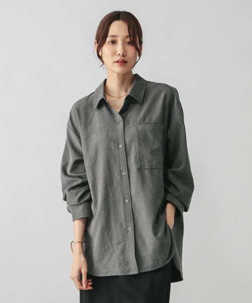 GLOBAL WORK（グローバルワーク）の「ピーチサテンシャツ長袖/580827（シャツ/ブラウス・レディース・キャメル/スミクロ/グレイッシュベージュ・MEDIUM/LARGE）」の6枚目の写真