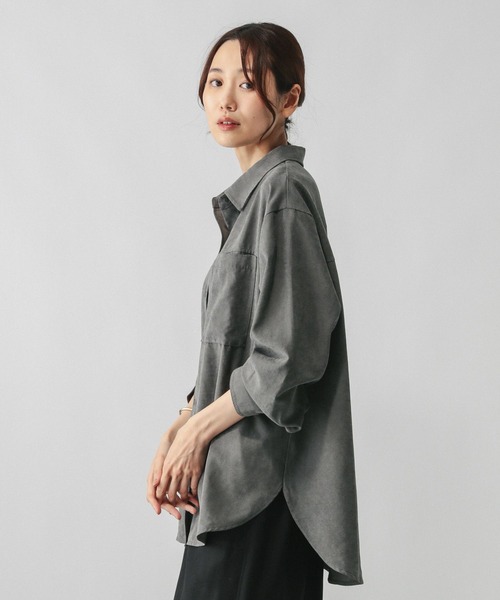 GLOBAL WORK（グローバルワーク）の「ピーチサテンシャツ長袖/580827（シャツ/ブラウス・レディース・キャメル/スミクロ/グレイッシュベージュ・MEDIUM/LARGE）」の7枚目の写真