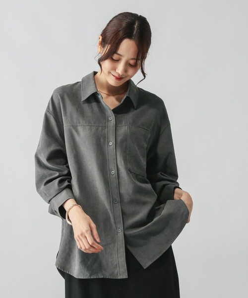 GLOBAL WORK（グローバルワーク）の「ピーチサテンシャツ長袖/580827（シャツ/ブラウス・レディース・キャメル/スミクロ/グレイッシュベージュ・MEDIUM/LARGE）」の8枚目の写真