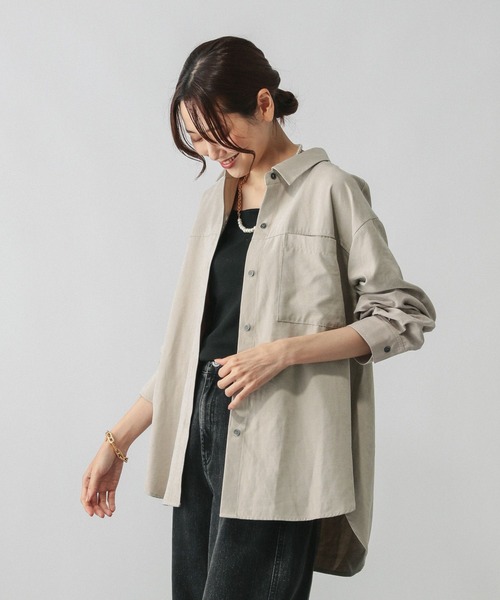 GLOBAL WORK（グローバルワーク）の「ピーチサテンシャツ長袖/580827（シャツ/ブラウス・レディース・キャメル/スミクロ/グレイッシュベージュ・MEDIUM/LARGE）」の11枚目の写真