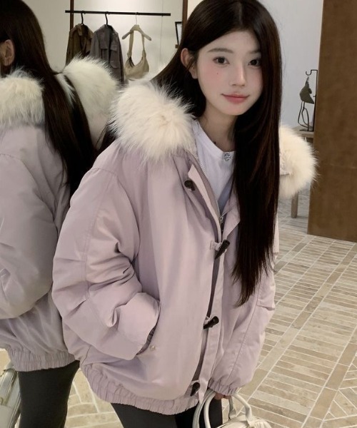 Sibra(シブラ)の「3WAYファー付きショートブルゾン/ボタンで毛皮ファー取り外し可(ブルゾン・レディース・ブラック/ベージュ/ネイビー/ピンク系その他/ブラウン/ピンク・M)」の6枚目の写真