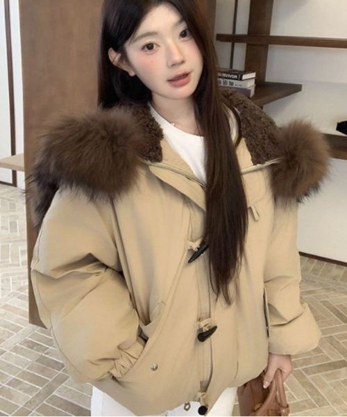 Sibra(シブラ)の「3WAYファー付きショートブルゾン/ボタンで毛皮ファー取り外し可(ブルゾン・レディース・ブラック/ベージュ/ネイビー/ピンク系その他/ブラウン/ピンク・M)」の18枚目の写真