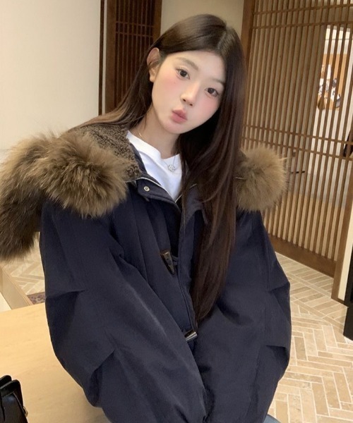 Sibra(シブラ)の「3WAYファー付きショートブルゾン/ボタンで毛皮ファー取り外し可(ブルゾン・レディース・ブラック/ベージュ/ネイビー/ピンク系その他/ブラウン/ピンク・M)」の21枚目の写真