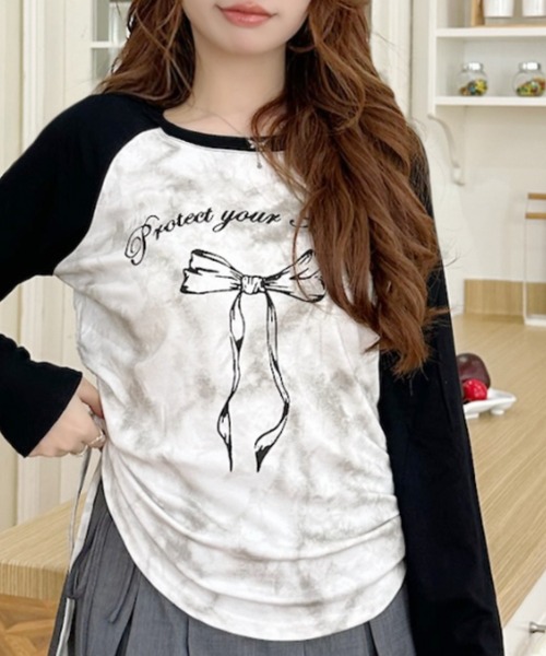 Ada.(エイダ)の「Y2K サイドシャーリング リボン デザイン ラグラン ロンT(Tシャツ/カットソー・レディース・ネイビー/レッド/ブラック/グレー・FREE)」の21枚目の写真