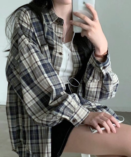 VIBGYOR(ヴィブジョー)の「オーバーサイズチェックシャツ/韓国 AWトレンド(CZ)(シャツ/ブラウス・レディース・ブルー/レッド/ブラウン/ベージュ・MEDIUM/LARGE)」の11枚目の写真