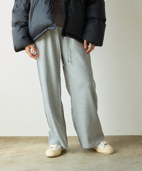 AO2(アオズ)の「裏毛×サテンドッキングイージーパンツ(スウェットパンツ・レディース・アイボリー/ブラック/グレー・FREE)」の12枚目の写真