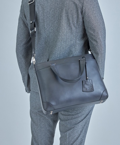 MEN'S BIGI(メンズビギ)の「【SEEKER/シーカー】別注 ムラレザー2WAYブリーフケース(トートバッグ・メンズ・グレー/キャメル/ブラック・FREE)」の6枚目の写真