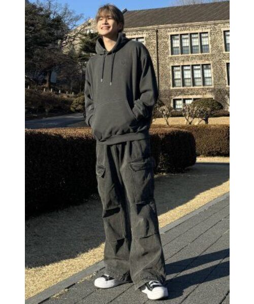 AVANDRESS（アバンドレス ）の「UNISEX LAUREL OVERSIZED HOODIE PIGMENT DEEP GREY（パーカー・レディース・チャコール・SMALL/MEDIUM/LARGE）」の8枚目の写真