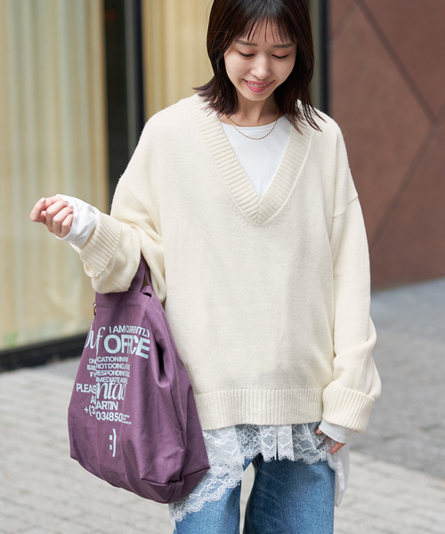 SLOBE IENA（スローブイエナ）の「Vネックルーズニットプルオーバー（ニット/セーター・レディース・チャコールグレー/ホワイト/ブルー・FREE）」の19枚目の写真