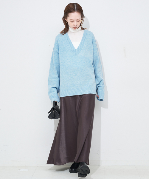 SLOBE IENA（スローブイエナ）の「Vネックルーズニットプルオーバー（ニット/セーター・レディース・チャコールグレー/ホワイト/ブルー・FREE）」の20枚目の写真